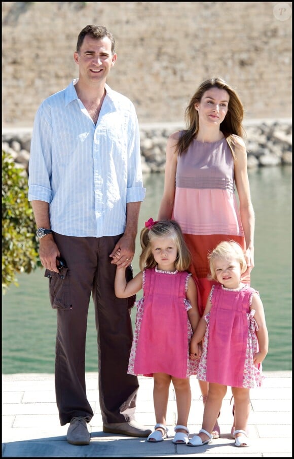 Felipe et Letizia d'Espagne avec leurs filles Leonor et Sofia à Majorque en août 2009