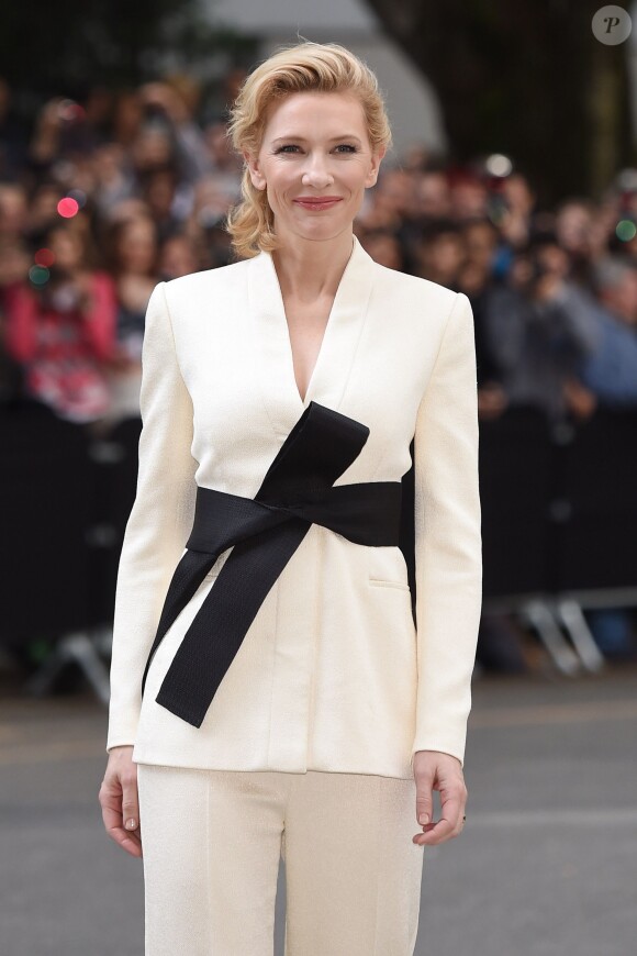 Cate Blanchett arrive à l'événement Armani au musée Silos le 30 avril 2015