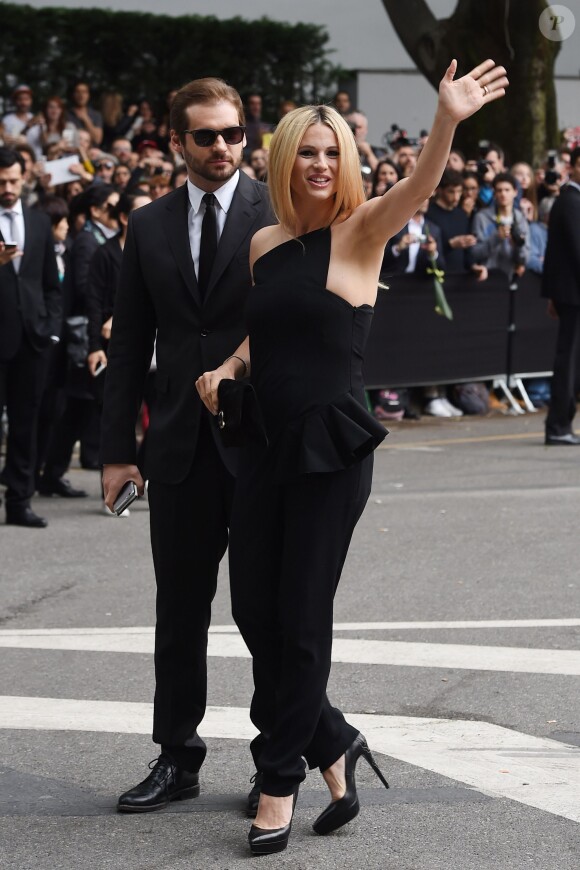 Michelle Hunziker et Tomaso Trussardi arrivent à l'événement Armani au musée Silos le 30 avril 2015