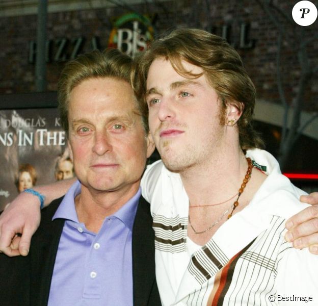 Michael Douglas avec son fils Cameron le 8 avril 2003 lors de l'avant-première du film "It runs in the family" à Los Angeles