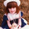 Anne Hathaway a posté une photo d'elle enfant pour le rendez-vous des réseaux sociaux, le throwback thrusday le 30 avril 2015. C'était surtout l'occasion pour elle de soutenir les World of Children Awards