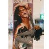 Chantelle Winnie découvre sa publicité dans un aéroport