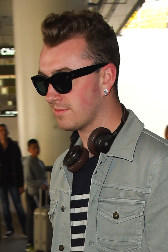 Sam Smith arrive à l'aéroport de Los Angeles, le 4 mai 2015