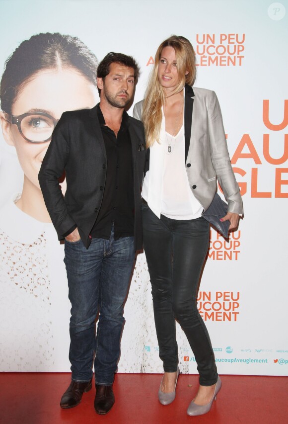 Frédéric Diefenthal pose avec sa nouvelle chérie lors de l'avant-première du film "Un Peu, Beaucoup, Aveuglement" au Gaumont Opéra Capucines à Paris le 4 Mai 2015.