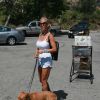 Exclusif - Shauna Sand l'ex-femme de Lorenzo Lamas est allée faire des courses au supermarché avec son chien Bruna à Malibu. Le 1er avril 2015 