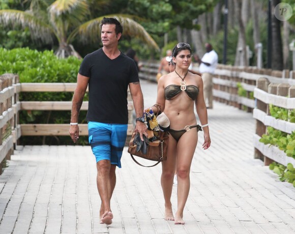 Exclusif - Lorenzo Lamas et sa femme Shawna Craig se promenent au bord de la plage a Miami. Le 2 septembre 2013 