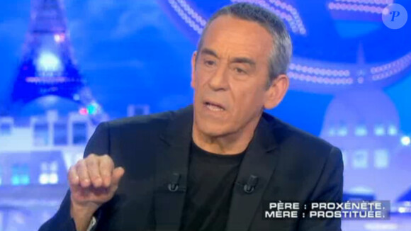 Thierry Ardisson présente Salut les Terriens ! sur Canal+, le samedi 9 mai 2015.