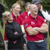 Zara Phillips et Mike Tindall lors de la 3e édition du tournoi de golf caritatif ISPS Handa Celebrity Golf Classic le 8 mai 2015 à The Grove, dans l'Hertfordshire.