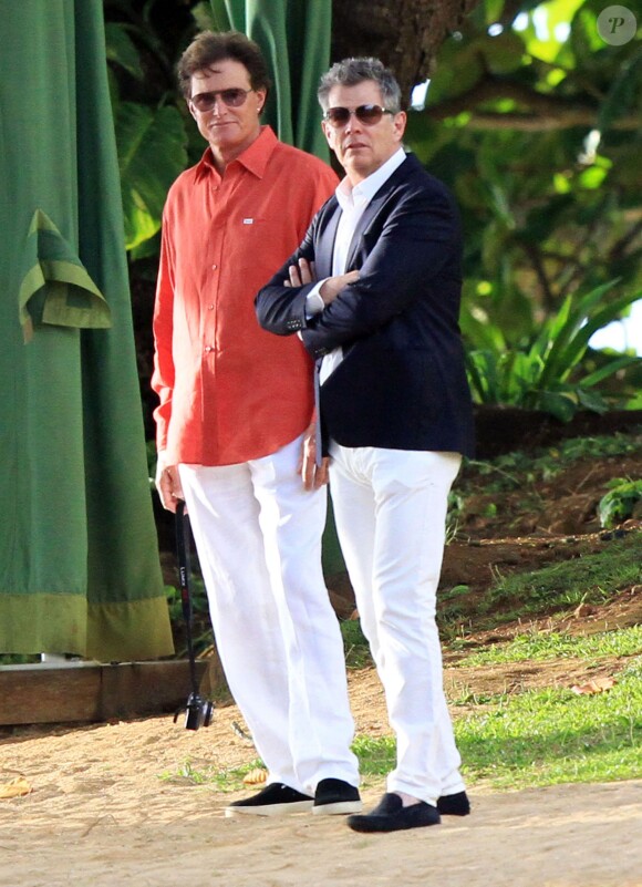 David Foster,Bruce Jenner lors du mariage de Brandon Jenner et Leah Felder le 31 mai 2012 à Hawaii
