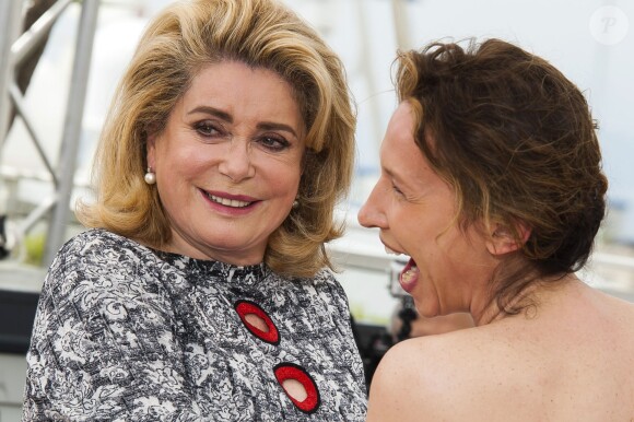 Emmanuelle Bercot et Catherine Deneuve - Photocall du film "La Tête haute" (hors compétition) lors du 68ème festival de Cannes le 13 mai 2015