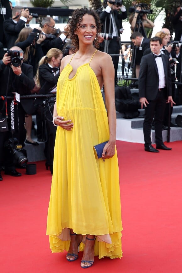Noémie Lenoir (robe Chloé), enceinte de 6 mois, lors de la Montée des marches pour l'ouverture du 68e Festival du film de Cannes, le 13 mai 2015.