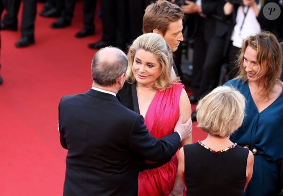 Catherine Deneuve - Montée des marches du film "La Tête Haute" pour l'ouverture du 68e Festival du film de Cannes le 13 mai 2013.