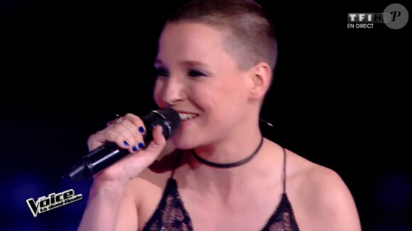 Anne Sila dans The Voice 4 (demi-finale), le samedi 18 avril 2015 sur TF1.