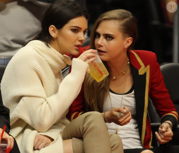 Kendall Jenner et Cara Delevingne à Los Angeles, le 7 janvier 2015.