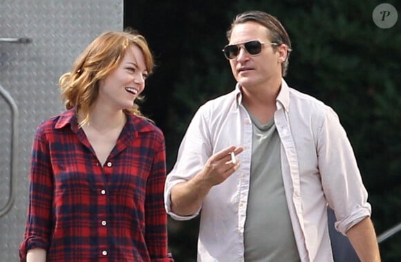 Emma Stone et Joaquin Phoenix sur le tournage du dernier film de Woody Allen à Newport le 14 août 2014.