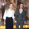 Amber Heard et Alice Temperley lors du lancement de la nouvelle collection ‘Alice au pays des merveilles', œuvre de la styliste Alice Temperley à Londres, le 20 février 2015. 