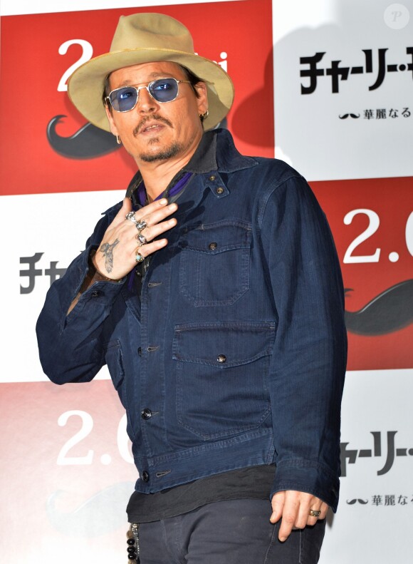 Johnny Depp pose lors du photocall du film "Charlie Mortdecai" à Tokyo, le 28 janvier 2015.  