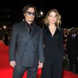  Johnny Depp et sa fianc&eacute;e Amber Heard - Avant-premi&egrave;re du film "Charlie Mortdecai" &agrave; Londres. Le 19 janvier 2015.&nbsp;  