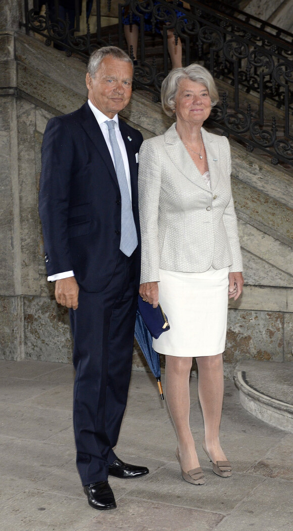 Louise Dinkelspiel et Ulf Dinkelspiel à la chapelle royale du palais Drottningholm, à Stockholm, le 17 mai 2015 pour la cérémonie de publication des bans du mariage du prince Carl Philip de Suède et de Sofia Hellqvist