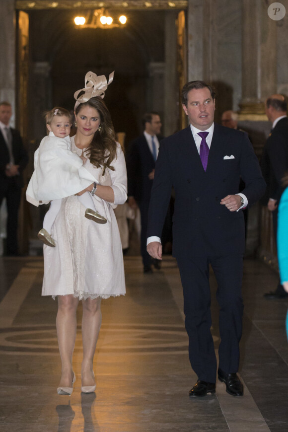 La princesse Madeleine de Suède, enceinte de près de huit mois, son mari Christopher O'Neill et leur fille la princesse Leonore à la chapelle royale du palais Drottningholm, à Stockholm, le 17 mai 2015 pour la cérémonie de publication des bans du mariage du prince Carl Philip de Suède et de Sofia Hellqvist