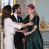 Le prince Carl Philip de Suède et sa fiancée Sofia Hellqvist le 17 mai 2015 lors de la réception au palais Drottningholm, à Stockholm, suivant la cérémonie de publication des bans de leur mariage.