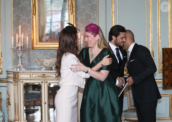 Le prince Carl Philip de Suède et sa fiancée Sofia Hellqvist le 17 mai 2015 lors de la réception au palais Drottningholm, à Stockholm, suivant la cérémonie de publication des bans de leur mariage.