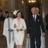 La reine Silvia et le roi Carl XVI Gustaf arrivent en dernier à la chapelle royale du palais Drottningholm, à Stockholm, le 17 mai 2015 lors de la cérémonie de publication des bans du mariage du prince Carl Philip de Suède et de Sofia Hellqvist