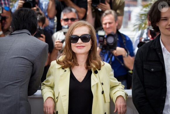 Isabelle Huppert - Photocall du film "Asphalte" lors du 68e Festival International du Film de Cannes, le 17 mai 2015