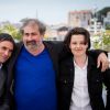 Samuel Benchetrit, Gustave Kervern et Jules Benchetrit (Le fils de Samuel Benchetrit) - Photocall du film "Asphalte" lors du 68e Festival International du Film de Cannes, le 17 mai 2015