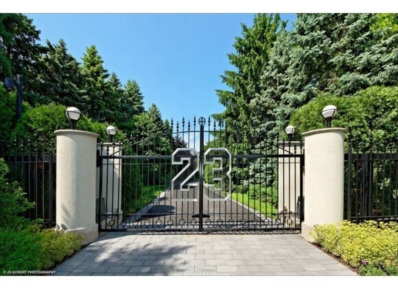 Le célèbre numéro 23 qui orne l'entrée de la demeure de Michael Jordan à Chicago, dans le quartier de Highland Park