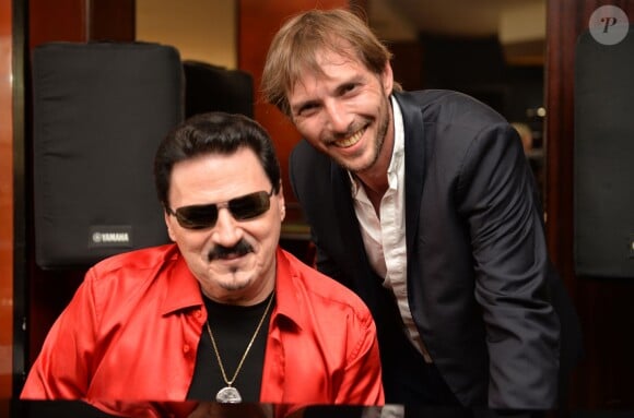 Exclusif - Grégory Ferrié qui est le créateur de la "Vodka Red Carpet", rencontre Bobby Kimball du groupe Toto lors du 68 ème Festival International du Film de Cannes le 18 mai 2015 sur la terrasse Smalto.