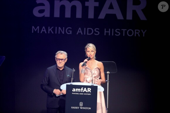 Harvey Keitel et Karolina Kurkova lors du gala "Cinema Against AIDS 22" de l'amfAR à l'hôtel Cap-Eden-Roc. Antibes, le 21 mai 2015.