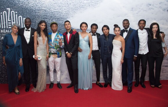 Le réalisateur Rick Famuyiwa et le casting de son film Dope (avec Chanel Iman, le producteur exécutif Pharrell Williams, Quincy, Zoë Kravitz et A$Ap Rocky) assistent à leur soirée post-projection à Cannes, le 22 mai 2015.