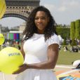 Serena Williams sur le Champs de Mars à Paris dans le cadre d'une opération de promotion pour le film Pixels dans lequel elle fait une apparition au côté du légendaire Pac-Man, le 22 mai 2015