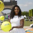Serena Williams sur le Champs-de-Mars à Paris dans le cadre d'une opération de promotion pour le film Pixels dans lequel elle fait une apparition au côté du légendaire Pac-Man, le 22 mai 2015