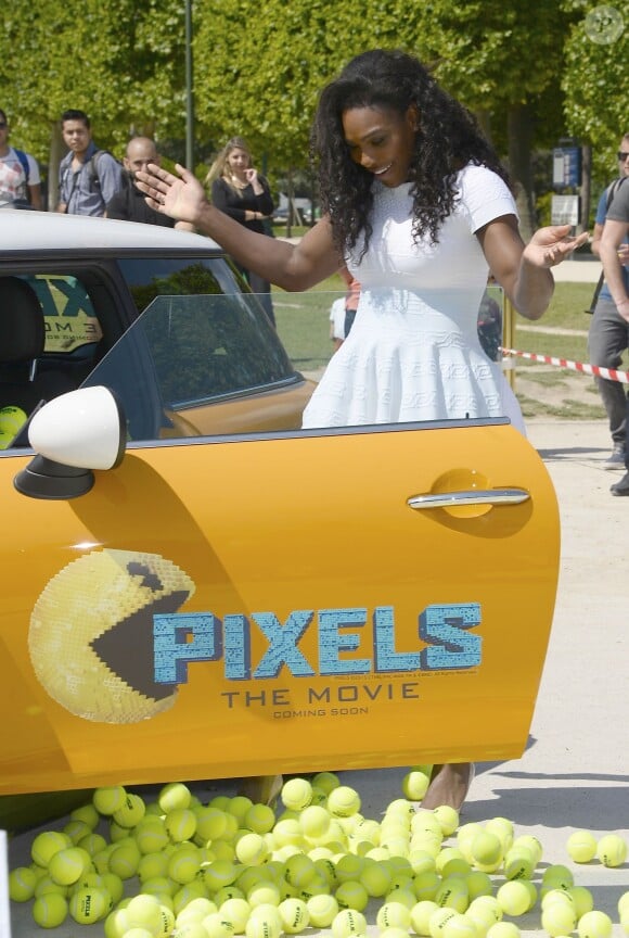 Serena Williams sur le Champs-de-Mars à Paris pour la promotion du film Pixels dans lequel elle fait une apparition au côté du légendaire Pac-Man, le 22 mai 2015