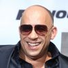 Vin Diesel laisse ses empreintes dans le ciment hollywoodien au TCL Chinese Theater à Hollywood, le 1er avril 2015.