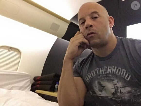 Vin Diesel porte un T-shirt en hommage à Paul Walker.