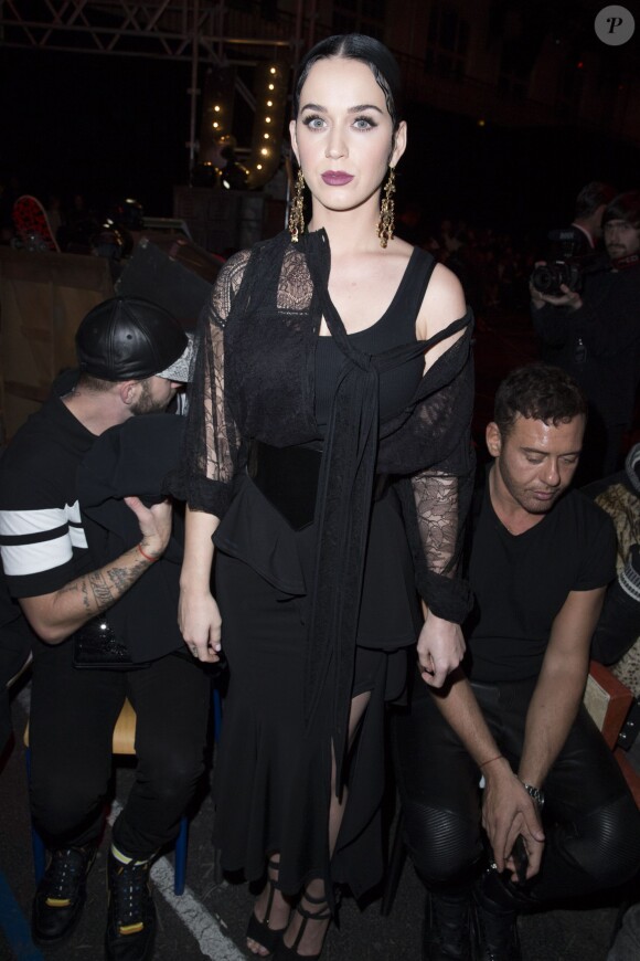 Katy Perry - People au défilé de mode Givenchy prêt-à-porter Automne-Hiver 2015-2016 à Paris le 8 mars 2015. 