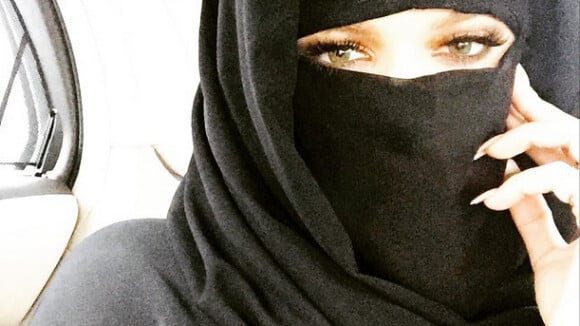 Khloé Kardashian : En niqab à Dubaï, la star de télé-réalité fait polémique