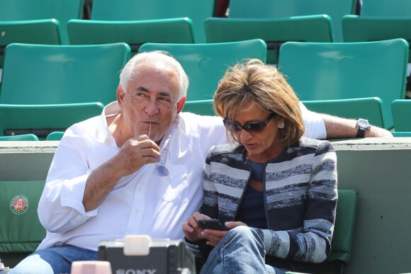 Dominique Strauss Kahn et sa chérie Myriam L'Aouffir assistent aux Internationaux de France de tennis de Roland Garros le 30 mai 2015.