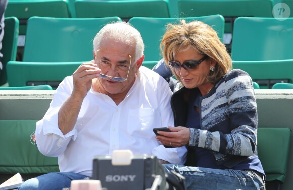 Dominique Strauss Kahn et Myriam L'Aouffir assistent aux Internationaux de France de tennis de Roland Garros le 30 mai 2015.