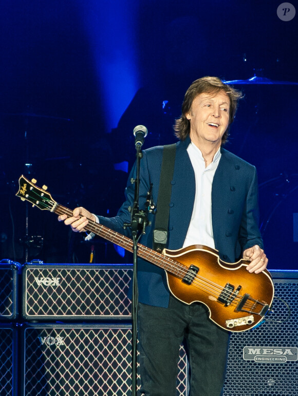Paul McCartney en concert au O2 Arena à Londres, le 23 mai 2015, dans le cadre de sa tournée "Out There tour". Ils se produit à Londres pour la 50ème fois et pour la 3ème fois au O2 Arena.