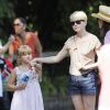 Michelle Williams et sa fille Matilda Ledger au Zoo du Bronx Zoo à New York le 31 août 2012