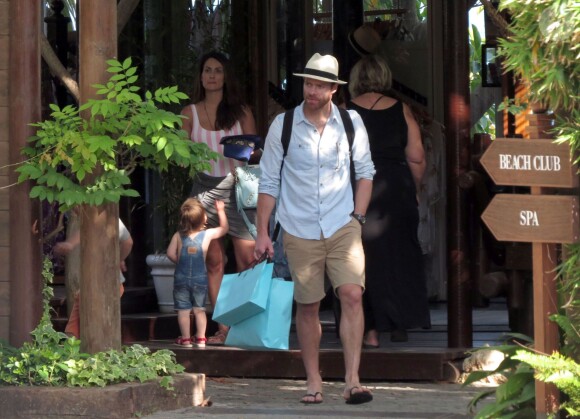 Xabi Alonso passe ses vacances avec sa femme Nagore Aramburu et ses enfants à Marbella le 28 mai 2015.