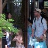 Xabi Alonso passe ses vacances avec sa femme Nagore Aramburu et ses enfants à Marbella en Espagne le 28 mai 2015.