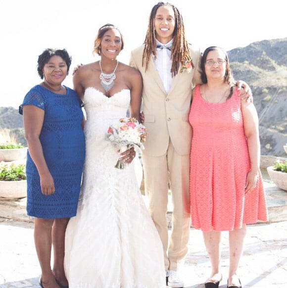 Glory Johnson et Brittney Griner, stars de la WNBA mariées depuis le 8 mai 2015, ont annoncé au début du mois de juin que Glory est enceinte de leur premier enfant. Photo Instagram de Glory Johnson.