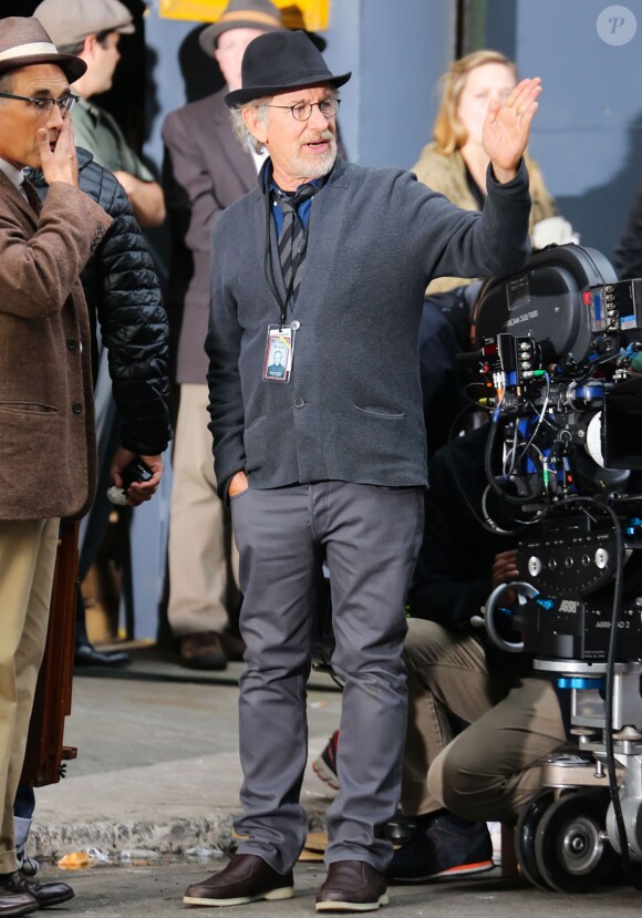 Steven Spielberg sur le tournage de son dernier film "St. James Place" à New York le 14 septembre 2014.