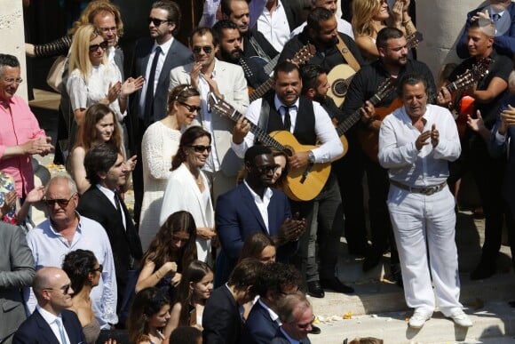 Exclusif - Omar Sy et sa femme Hélène, Chico Bouchikhi (Chico and the Gypsies) - Mariage religieux de Vincent Labrune, Président de l'Olympique de Marseille, et Laetitia de Luca à l'église collégiale Saint-Martin de Saint-Rémy-de-Provence, le 6 juin 2015.