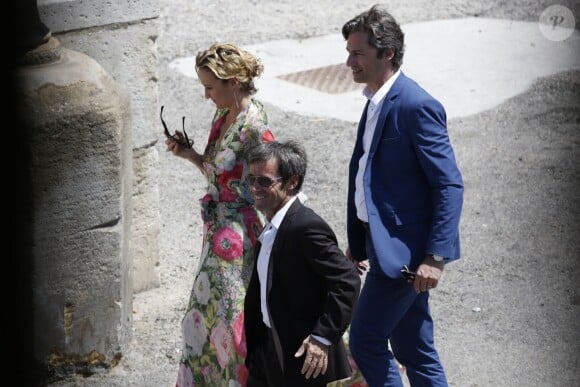 Exclusif - David Pujadas, Laurent Solly et sa femme Caroline Roux - Mariage religieux de Vincent Labrune, Président de l'Olympique de Marseille, et Laetitia de Luca à l'église collégiale Saint-Martin de Saint-Rémy-de-Provence, le 6 juin 2015.